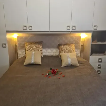 Petalo Rosso Apartment *