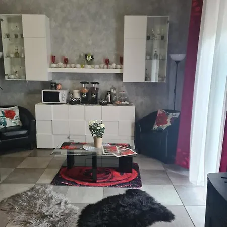 Petalo Rosso Apartment *